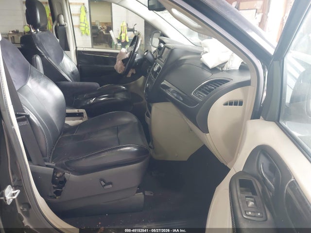 Chrysler Town & Country Limited