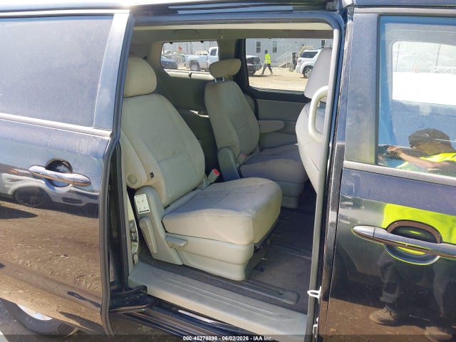 Kia Sedona Lx