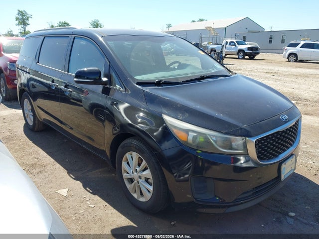 Salvage Kia Sedona Image