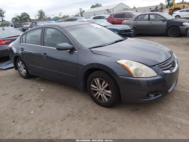 Salvage Nissan Altima Image