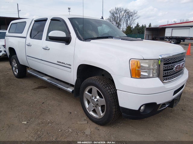 Salvage GMC Sierra 2500 Image