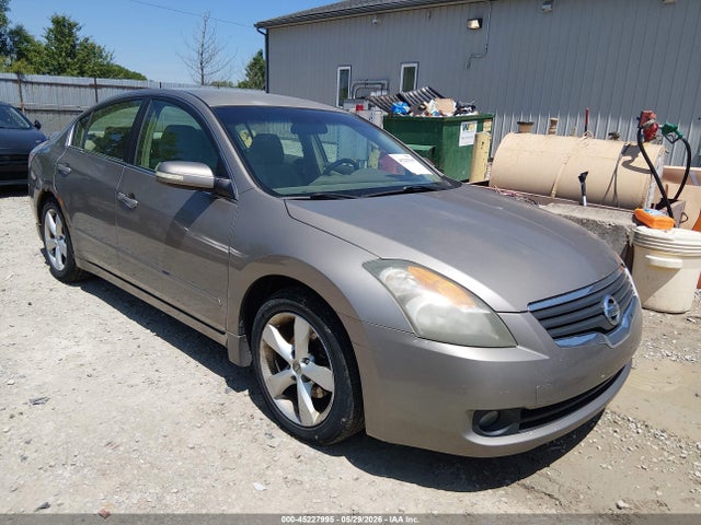 Salvage Nissan Altima Image