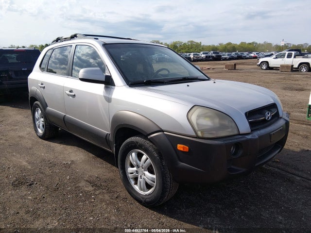 Salvage Hyundai TUCSON Image
