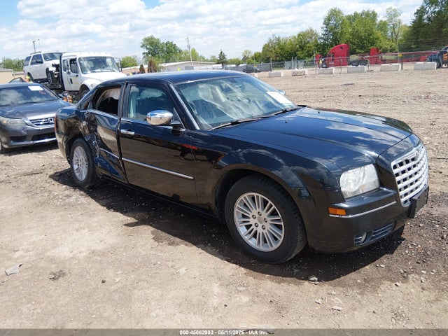 Salvage Chrysler 300 Image