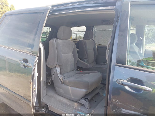 Toyota Sienna Le