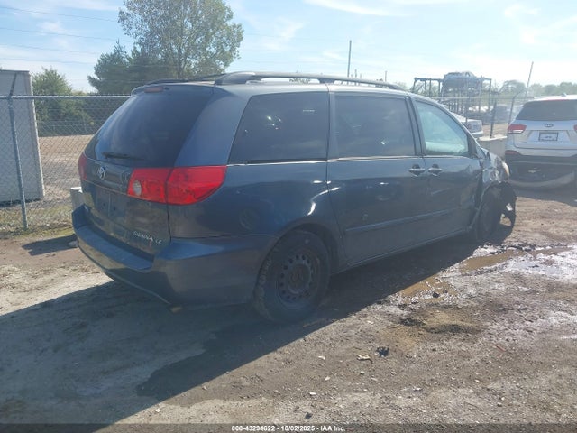 Toyota Sienna Le
