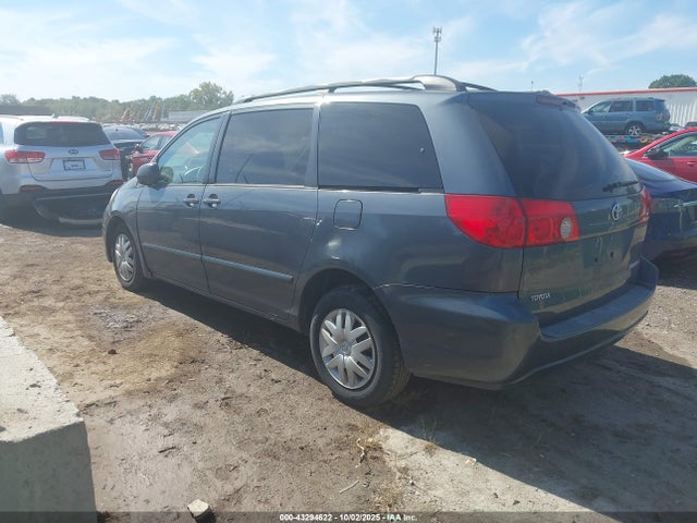 Toyota Sienna Le