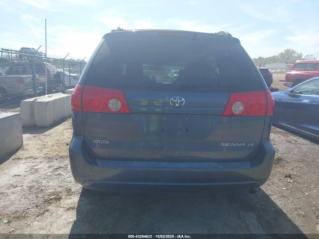 Toyota Sienna Le