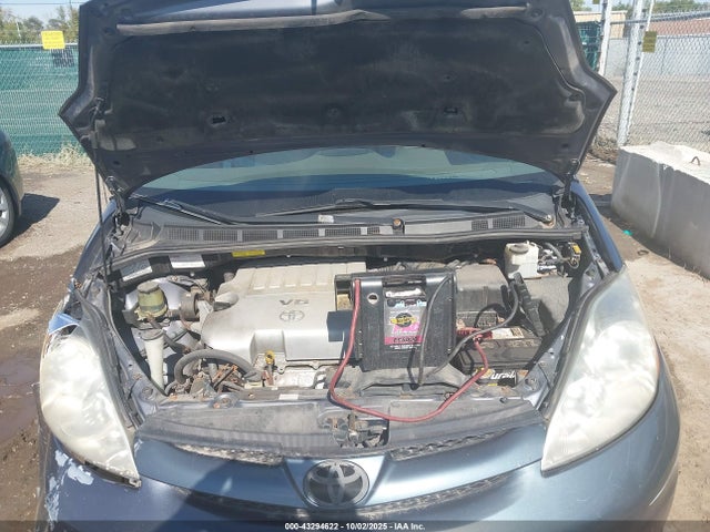 Toyota Sienna Le