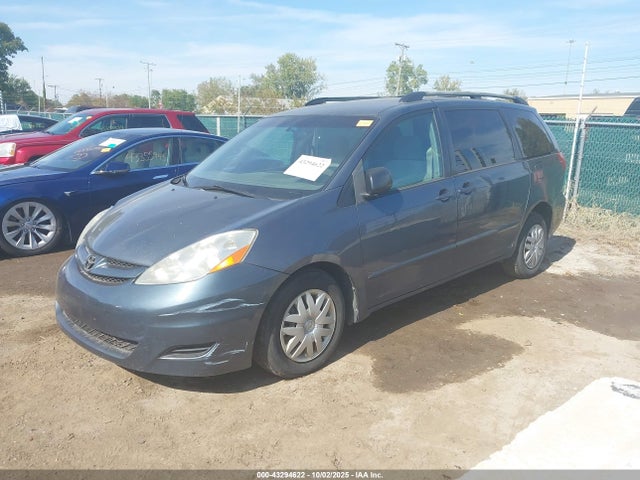 Toyota Sienna Le