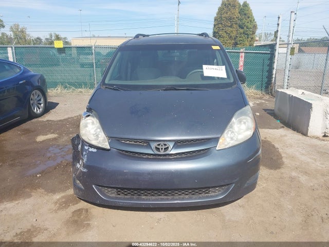 Toyota Sienna Le