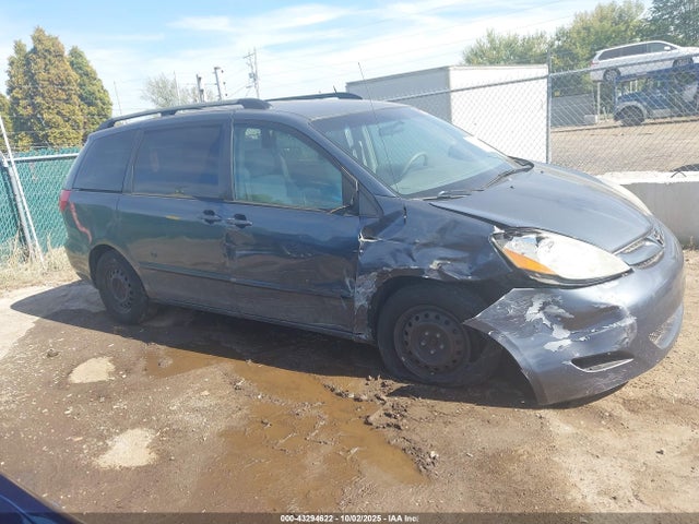Toyota Sienna Le