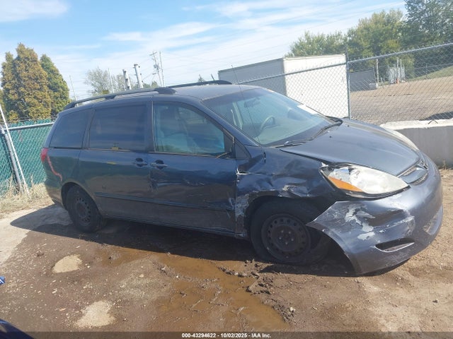 Toyota Sienna Le