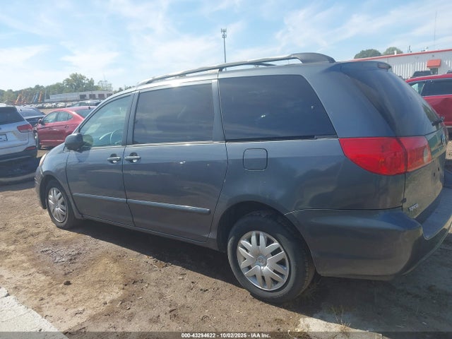 Toyota Sienna Le