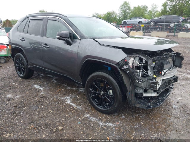 Salvage Toyota RAV4 Image