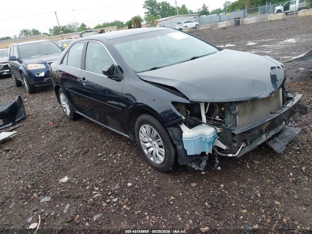 Salvage Toyota Camry Image
