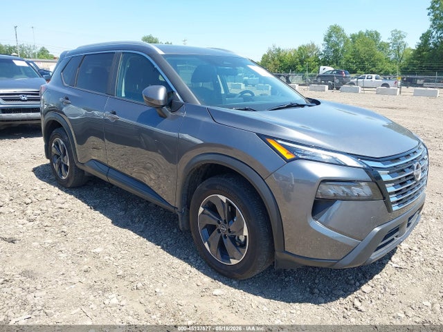 Salvage Nissan Rogue Image