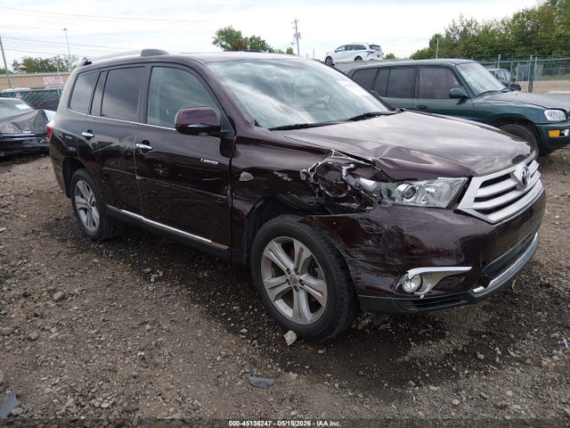 Salvage Toyota Highlander Image