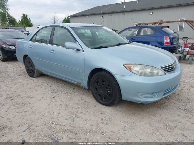 Salvage Toyota Camry Image