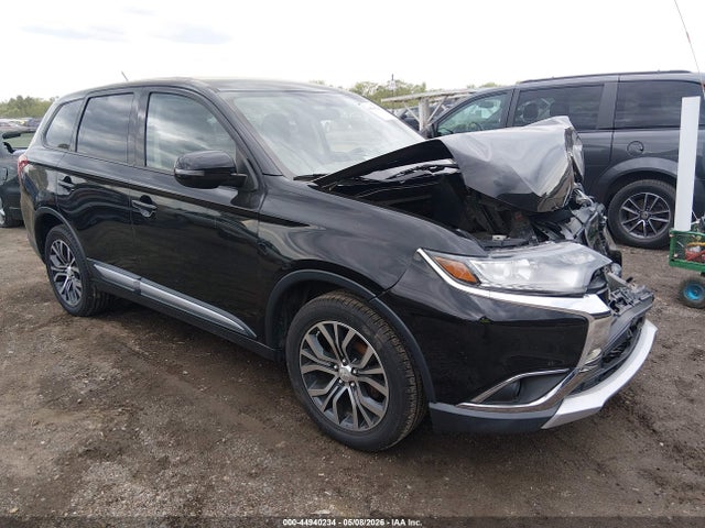 Salvage Mitsubishi Outlander Image