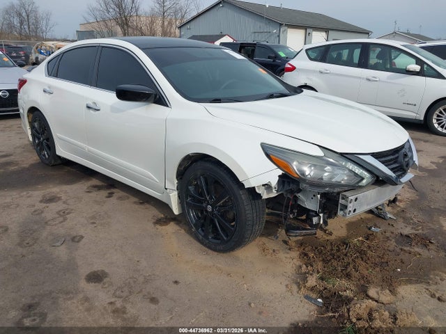 Salvage Nissan Altima Image