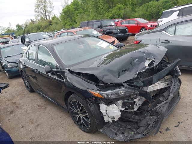 Salvage Toyota Camry Image