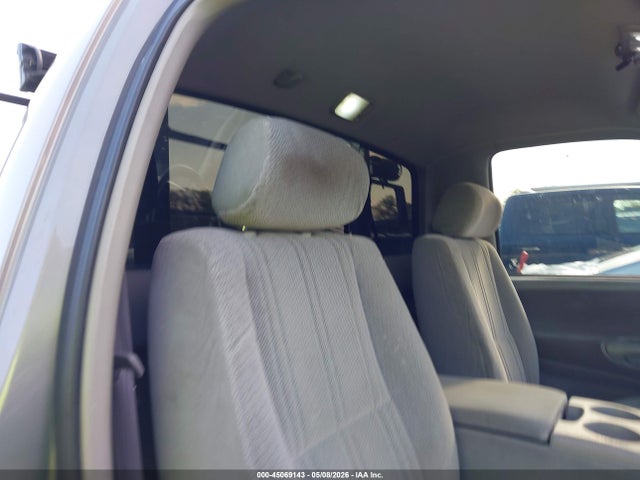 Toyota Tundra Sr5 V8