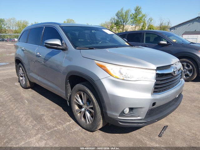 Salvage Toyota Highlander Image