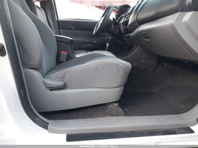 Toyota Tacoma Base V6
