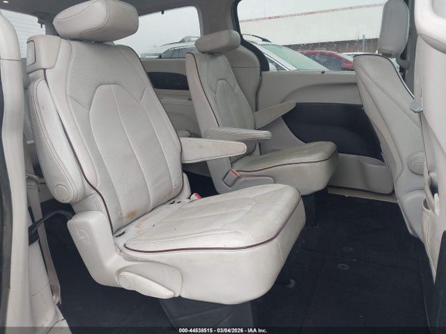 Chrysler Pacifica Limited