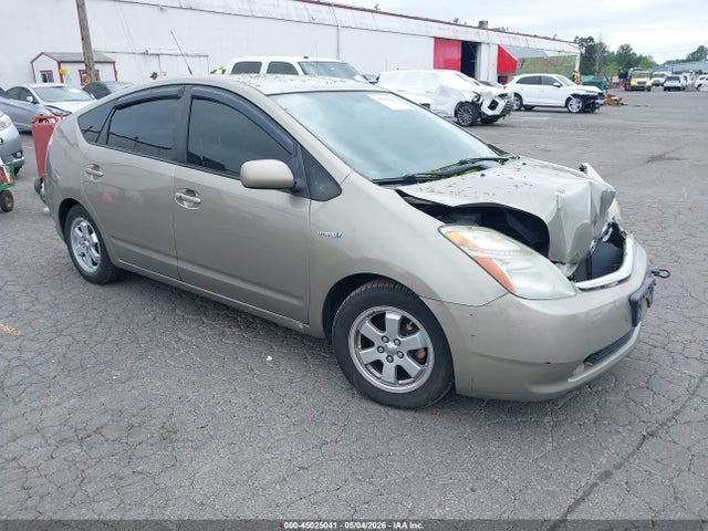 Salvage Toyota Prius Image