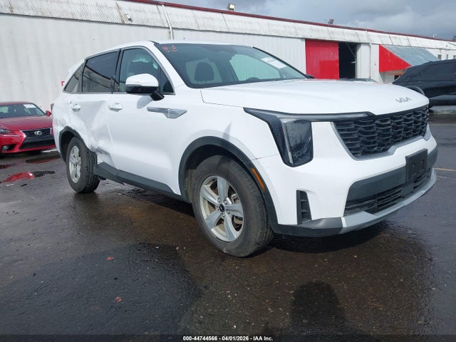 Salvage Kia Sorento Image