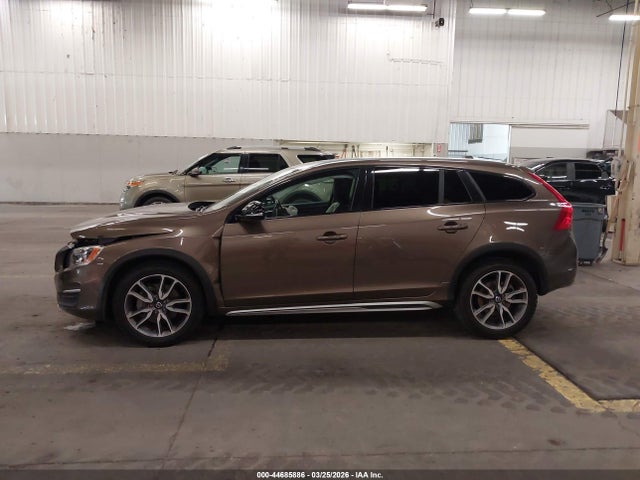 Volvo V60 Cross Country T5