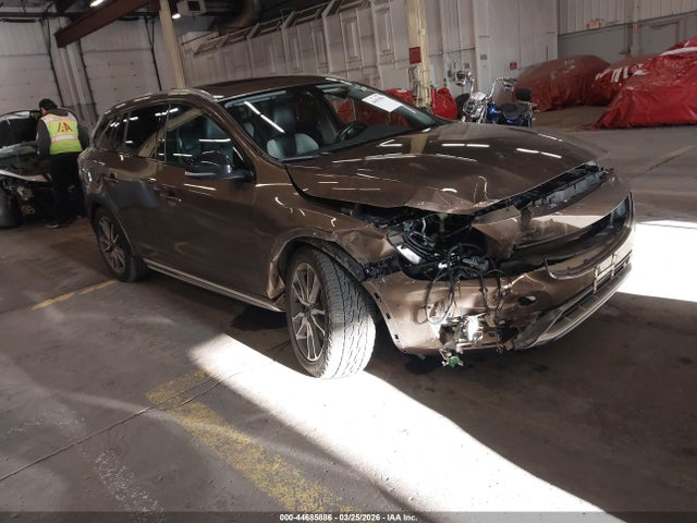 Salvage Volvo V60 Cross Country Image