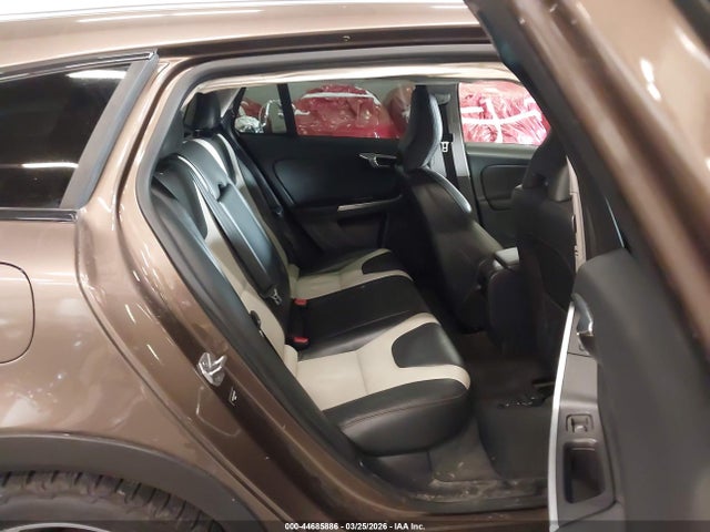 Volvo V60 Cross Country T5