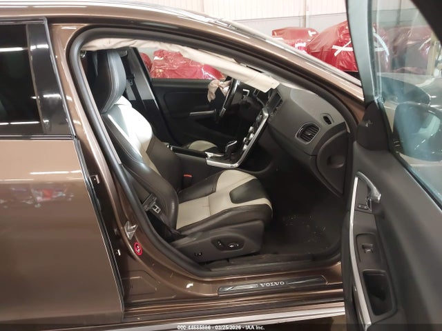 Volvo V60 Cross Country T5