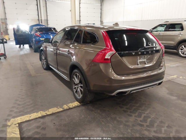 Volvo V60 Cross Country T5