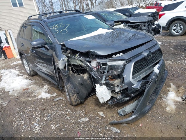 Salvage Toyota RAV4 Image
