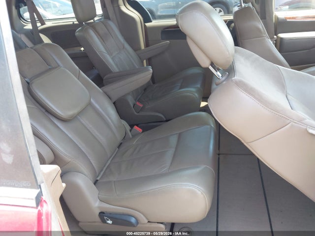 Chrysler Town & Country Limited