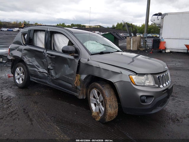 Salvage Jeep Compass Image