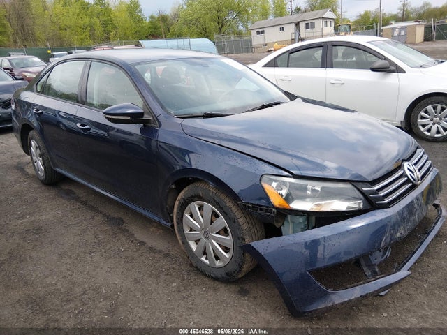 Salvage Volkswagen Passat Image