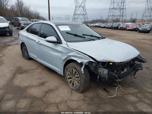 Salvage Volkswagen Jetta Image