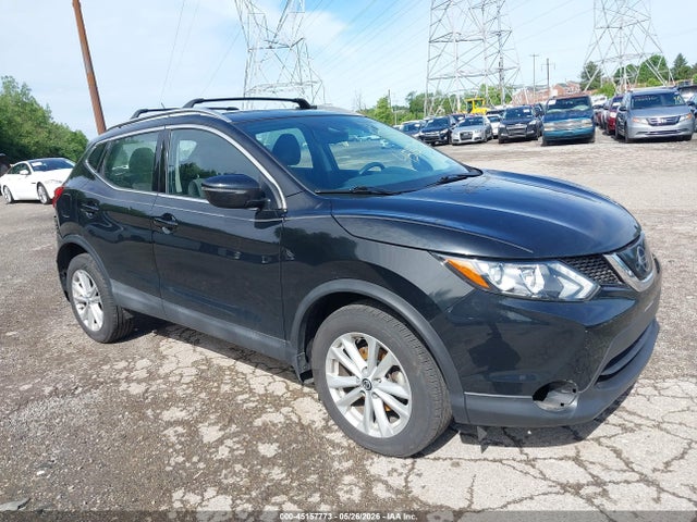 Salvage Nissan Rogue Image