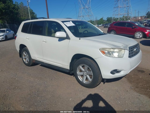 Salvage Toyota Highlander Image