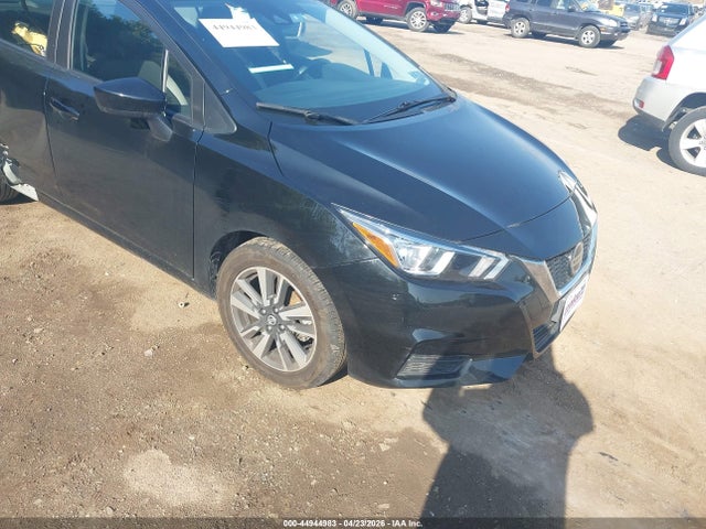 Salvage Nissan Versa Image