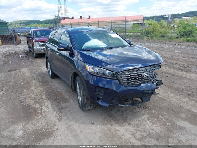 Salvage Kia Sorento Image