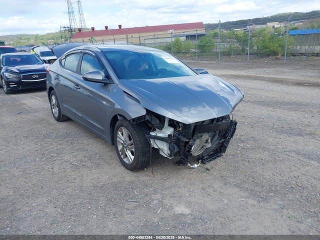 Salvage Hyundai ELANTRA Image