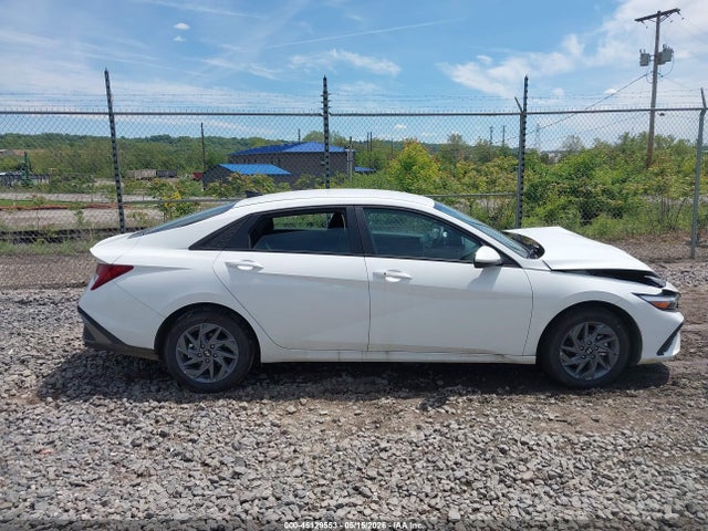 Hyundai ELANTRA Blue