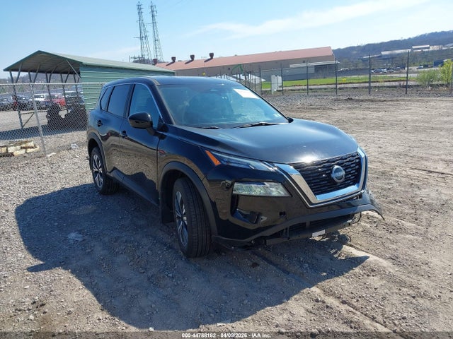 Salvage Nissan Rogue Image