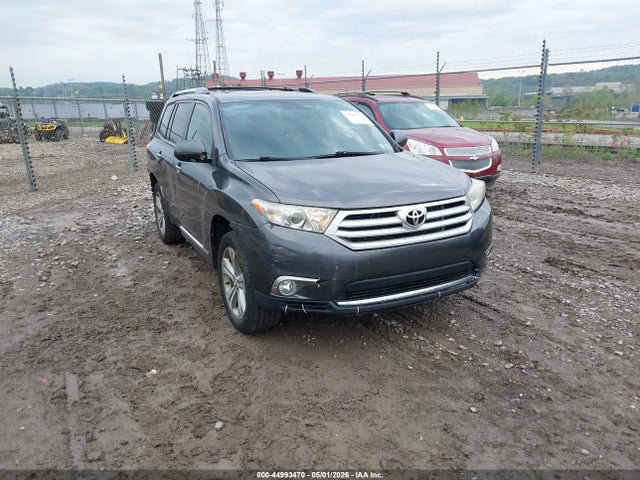 Salvage Toyota Highlander Image